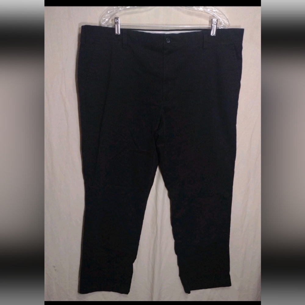 Dockers Men's 42X32 Classic Fit Waterless Black Cotton Blend Flat Front Pants